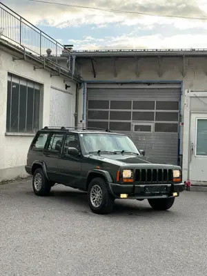 Jeep Cherokee XJ Limited Bild 2