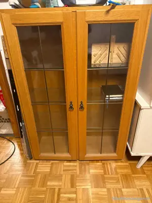 Kasten  Vitrine zu verschenken