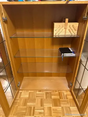 Kasten  Vitrine zu verschenken Bild 2