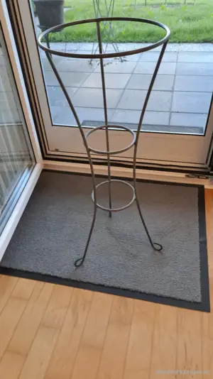 2x Blumenstenter zu verschenken währ es will ruf mich an nur Telefonisch erreichbar 0650 7104126 