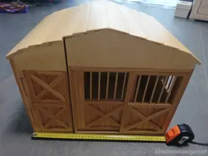 Spielzeug Pferdestall aus Holz Bild 4