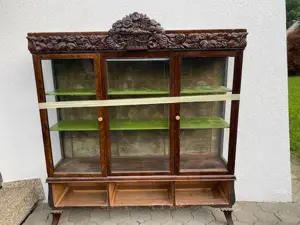 Antike Vitrine gratis abzuholen