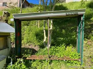 Holzunterstand oder Bienenstand