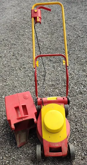 Kleiner elektrischer Rasenmäher Wolf 230V Bild 2