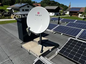 TRIAX Satellitenschüssel (85 cm, Alu) mit stabilem Standfuß TRIAX STF 120 Bild 3