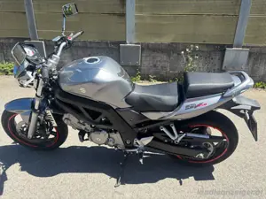 Suzuki SV650 Bild 2