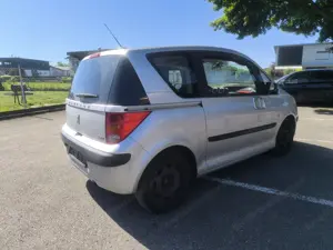 Peugeot 1007 1.4 HDI mit Pickerl Bild 5