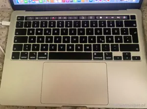 MacBook Pro 13" (M1, 2021) top Zustand Bild 4