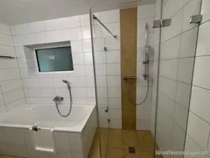 Schöne neuwertige 3 Zimmer Wohnung in Gisingen - klimatisiert, 75m2- ohne Provision von privat! Bild 3