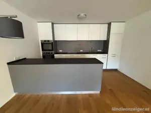 Schöne neuwertige 3 Zimmer Wohnung in Gisingen - klimatisiert, 75m2- ohne Provision von privat!
