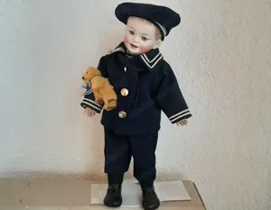 Porzellanpuppe Matrose Bild 3