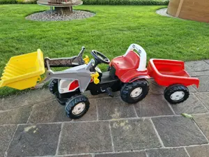 Steyr Trettraktor mit Frontlader und Anhänger 