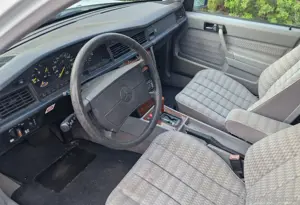 Mercedes 190 E 2.3 Bild 7