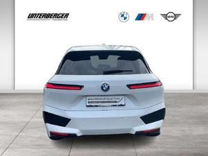 BMW iX xDrive40 Sportpaket // Anhängerkupplung // Head-Up // HK HiFi Bild 5