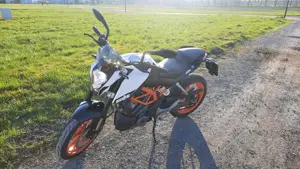 KTM Duke 390 (BJ 2015)