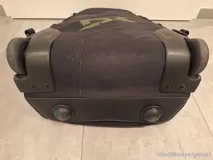 schwarze Tasche auf 4 Rollen Bild 3