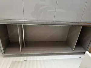 Edler Kleiderkasten mit Schiebetüren  Bild 4