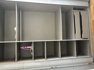 Edler Kleiderkasten mit Schiebetüren  Bild 6