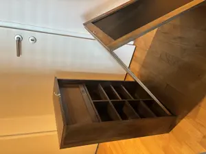Kleiner Schreibtisch aufklappbar günstig neuwertig  Bild 4