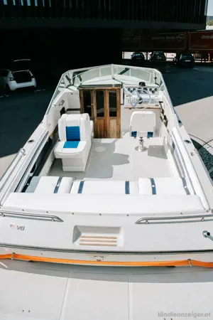 Motorboot Continental Tiara mit 260 PS V8