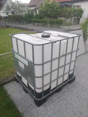 Wassertank auf Kunststoff-Palette Bild 3