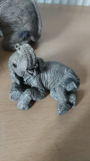  Elefanten Sammelfiguren  Martha Carey Bild 2