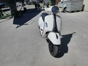 Vespa GTS 300 Bild 4