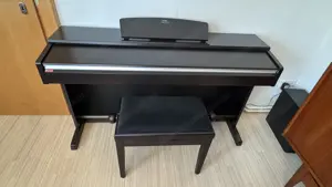 Klavier, Yamaha Arius mit verstellbarem Hocker Bild 3
