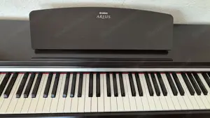 Klavier, Yamaha Arius mit verstellbarem Hocker Bild 4