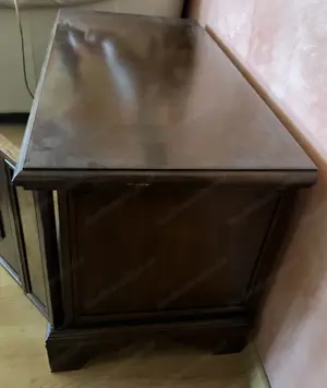 Kommode klein mit 2 Türen Vintage Bild 3