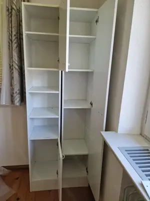 Badezimmerregale und Kleiner Schrank Bild 2