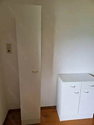 Badezimmerregale und Kleiner Schrank Bild 4