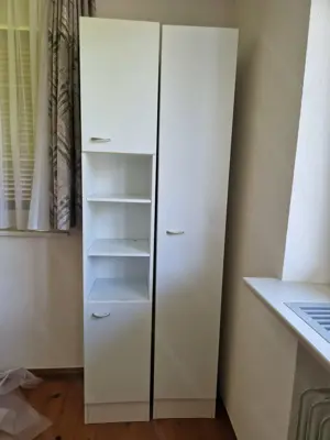 Badezimmerregale und Kleiner Schrank