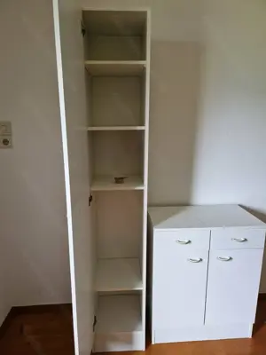 Badezimmerregale und Kleiner Schrank Bild 5