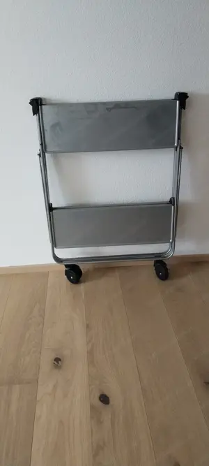 Verchromter Servierwagen  Bild 2