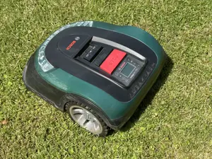 Bosch Indego M+ 700 Rasenmäher Roboter Bild 4