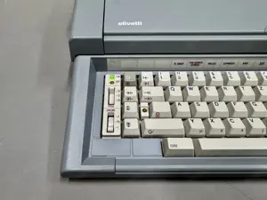Olivetti Schreibmaschine Zu Verschenken Bild 2