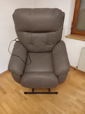 Sehr gut erhaltener Seniorenstuhl. Nichtraucher Haushalt! Bild 5