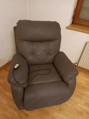 Sehr gut erhaltener Seniorenstuhl. Nichtraucher Haushalt! Bild 4