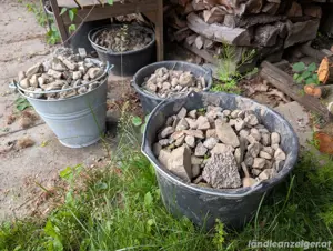 Gesiebte Steine aus dem Garten   ideal für Drainage oder Deko   ca. 9 Kübel voll Bild 2