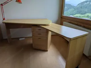 Schreibtisch aus Jugendzimmer mit Korpus  und schwenkbarem Sideboard