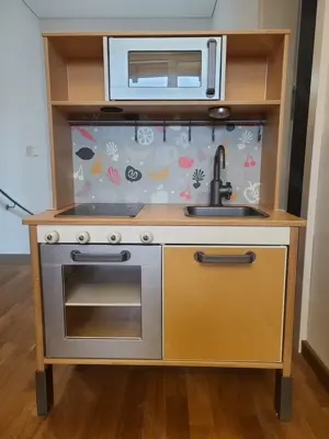 Kinderküche aus Holz aufgepimt
