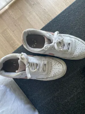 Nike- Damen-Schuhe Größe 39, kann gerne kostenlos zugestellt werden