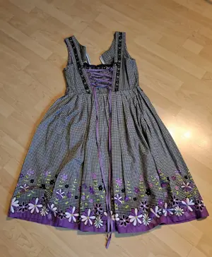 Dirndl violett Bild 2