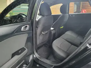 KIA Ceed, Silber, 1,4 MPI MT6 100 IS Bild 6