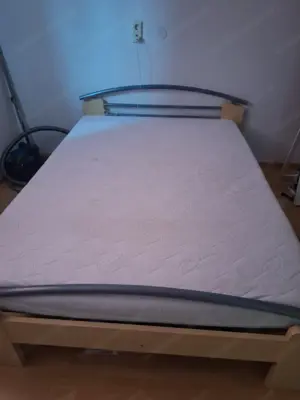 Bett mit madratze und lattenrost