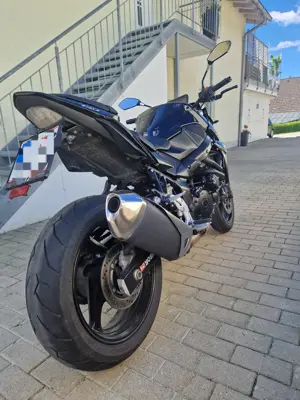 Suzuki GSR 750
