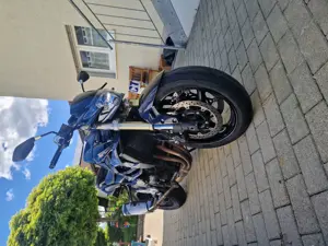 Suzuki GSR 750 Bild 2