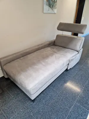 Liegecouch Relaxlongchair mit Armstütze und Motor Bild 3