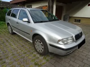Skoda Octavia Kombi 1,9 TDI; 4x4; BJ 2000; 280000km